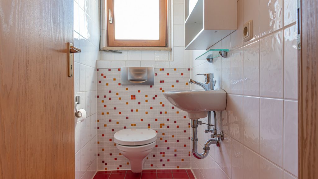 Immobilienangebot - Tiefenbach - Alle - 3-Zimmer-Dachgeschosswohnung mit Einbauküche und Schwedenofen in ruhiger Lage in Tiefenbach