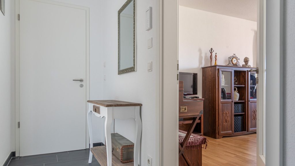 Immobilienangebot - Landshut - Alle - Moderne 2-Zimmer-Whg. mit Balkon, Einbauküche, Bad mit Fenster und TG-Stellplatz in Landshut-Nikola