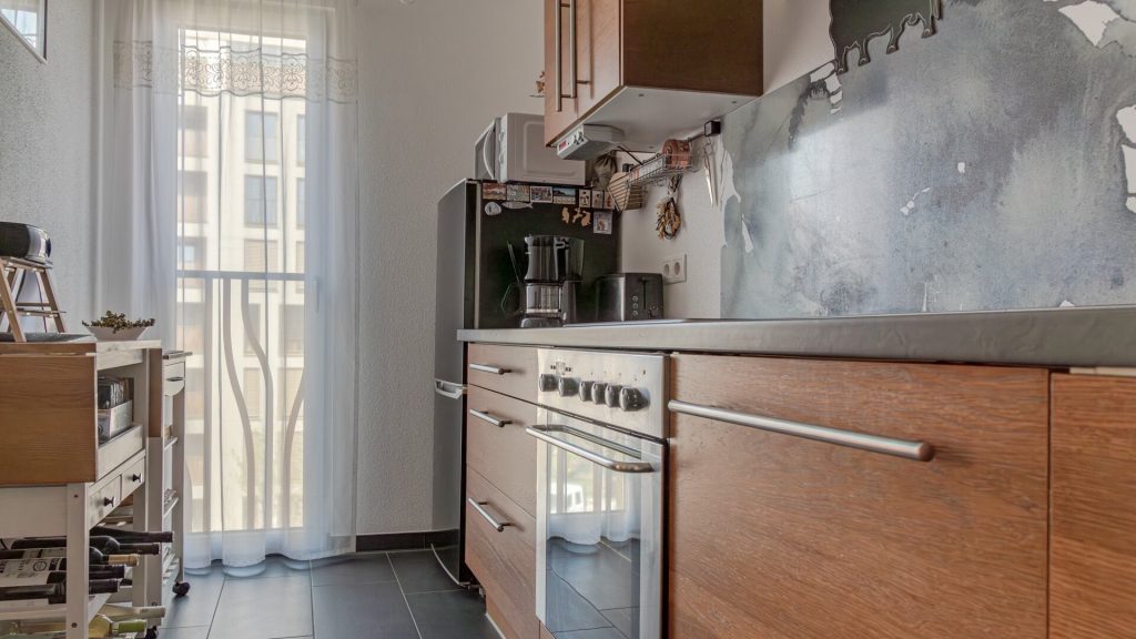 Immobilienangebot - Landshut - Alle - Moderne 2-Zimmer-Whg. mit Balkon, Einbauküche, Bad mit Fenster und TG-Stellplatz in Landshut-Nikola