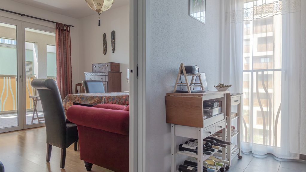Immobilienangebot - Landshut - Alle - Moderne 2-Zimmer-Whg. mit Balkon, Einbauküche, Bad mit Fenster und TG-Stellplatz in Landshut-Nikola