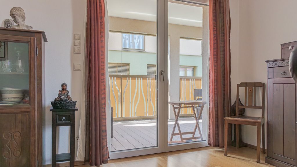 Immobilienangebot - Landshut - Alle - Moderne 2-Zimmer-Whg. mit Balkon, Einbauküche, Bad mit Fenster und TG-Stellplatz in Landshut-Nikola