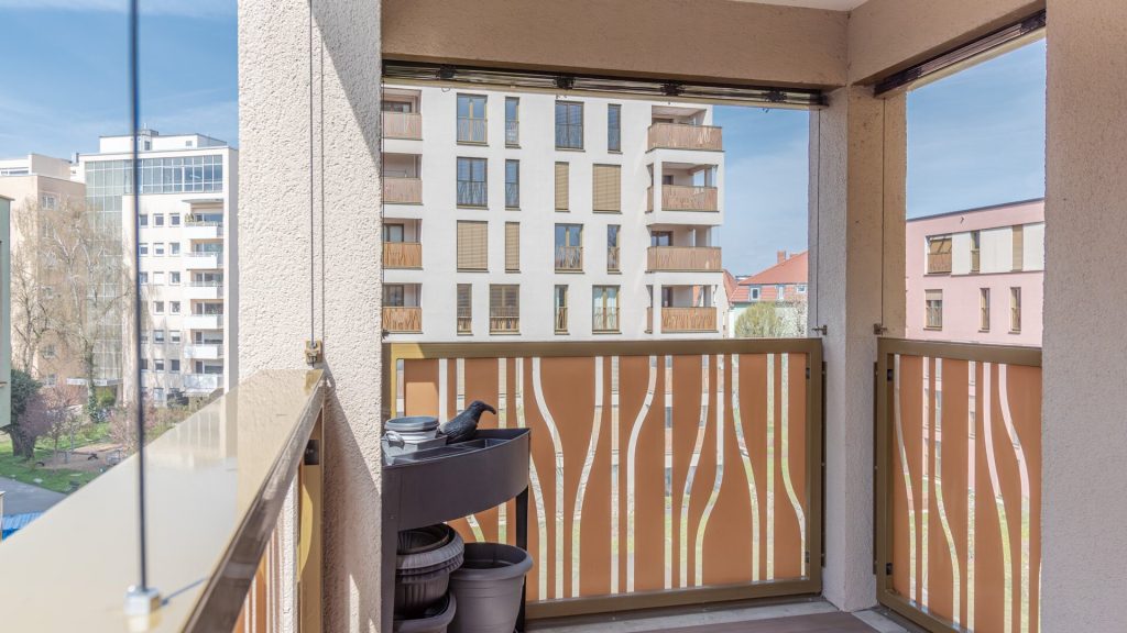 Immobilienangebot - Landshut - Alle - Moderne 2-Zimmer-Whg. mit Balkon, Einbauküche, Bad mit Fenster und TG-Stellplatz in Landshut-Nikola