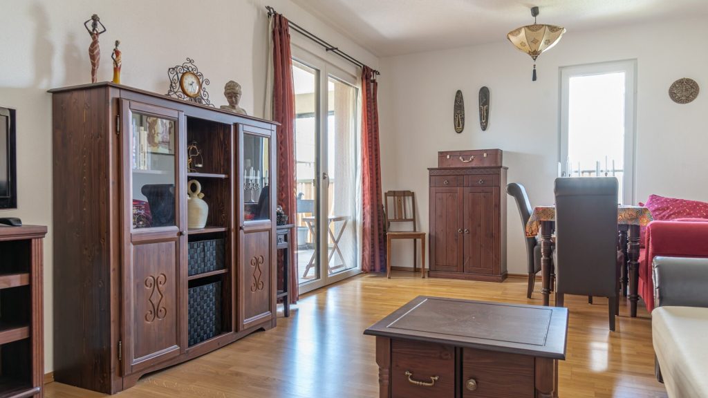 Immobilienangebot - Landshut - Alle - Moderne 2-Zimmer-Whg. mit Balkon, Einbauküche, Bad mit Fenster und TG-Stellplatz in Landshut-Nikola