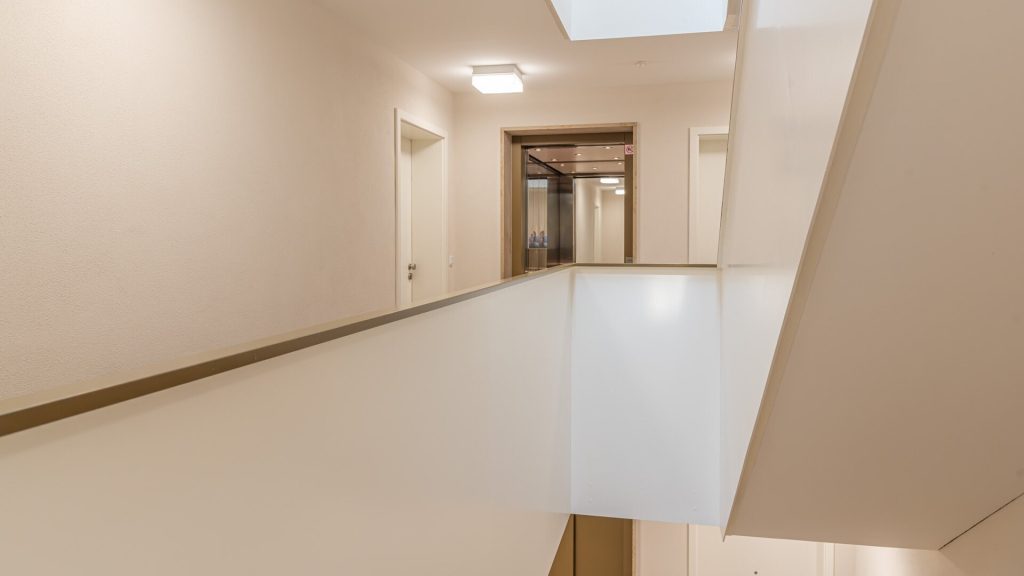 Immobilienangebot - Landshut - Alle - Moderne 2-Zimmer-Whg. mit Balkon, Einbauküche, Bad mit Fenster und TG-Stellplatz in Landshut-Nikola