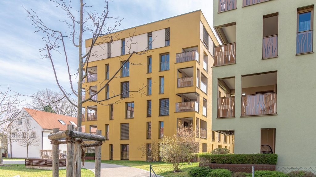 Immobilienangebot - Landshut - Alle - Moderne 2-Zimmer-Whg. mit Balkon, Einbauküche, Bad mit Fenster und TG-Stellplatz in Landshut-Nikola