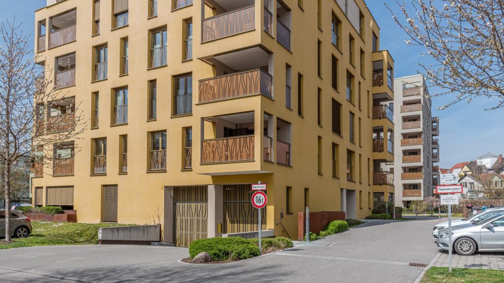 Immobilienangebot - Landshut - Alle - Moderne 2-Zimmer-Whg. mit Balkon, Einbauküche, Bad mit Fenster und TG-Stellplatz in Landshut-Nikola
