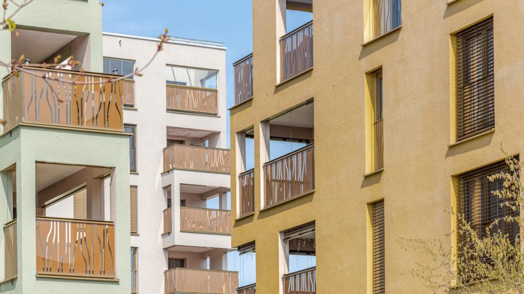 Immobilienangebot - Landshut - Alle - Moderne 2-Zimmer-Whg. mit Balkon, Einbauküche, Bad mit Fenster und TG-Stellplatz in Landshut-Nikola