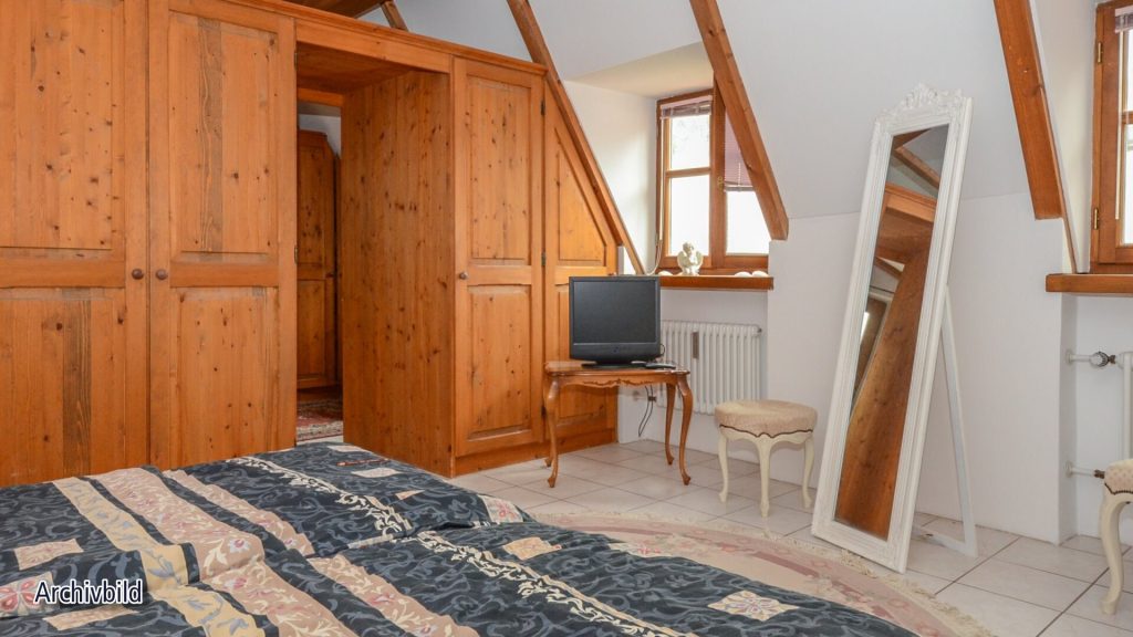 Immobilienangebot - Landshut - Alle - Mitten in LA - ganz ruhig - zwei Etagen - Garten - Dachterrasse - Einbauküche - Kachelofen - TG