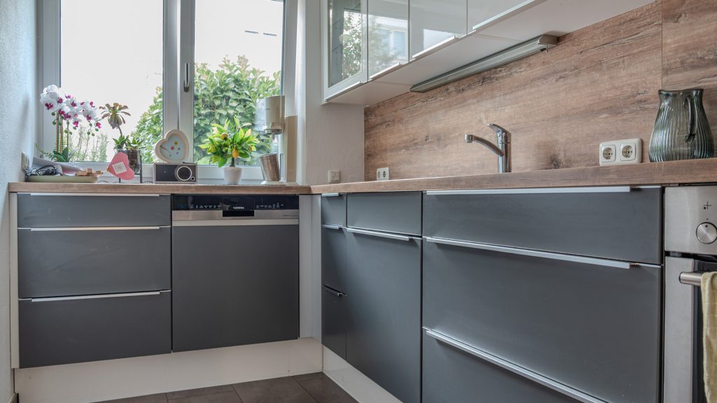 Immobilienangebot - Landshut - Alle - Moderne 3-Zimmer-Garten-Wohnung mit ablösbarer EBK und TG-Stellplatz in Landshut-Mitterwöhr