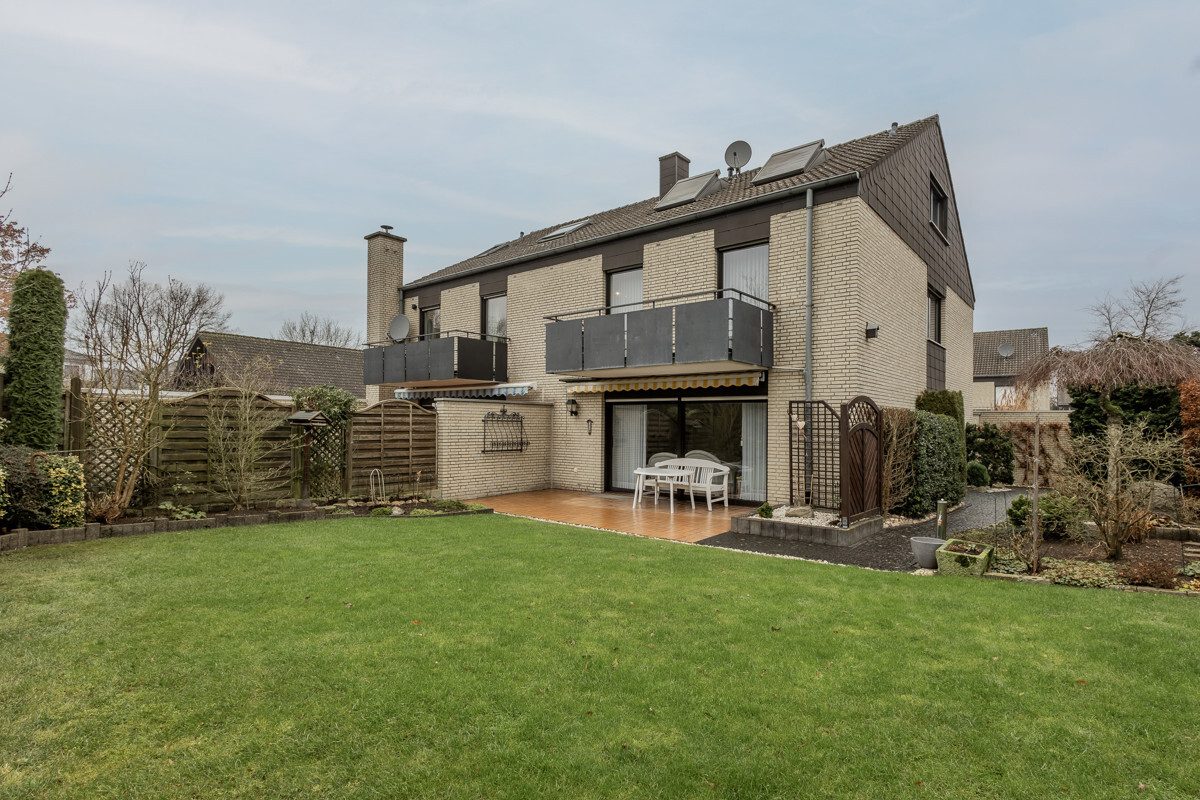 Immobilienangebot - Oelde - Wohnen & Gewerbe - Gepflegte Doppelhaushälfte (Erbbau)!