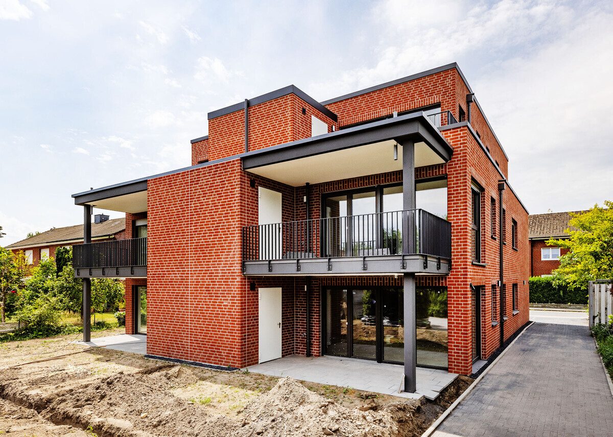 Rückansicht Immobilienangebot - Ahlen - Wohnen & Gewerbe - Etagenwohnung mit sonnigem Balkon im Herzen von Vorhelm!