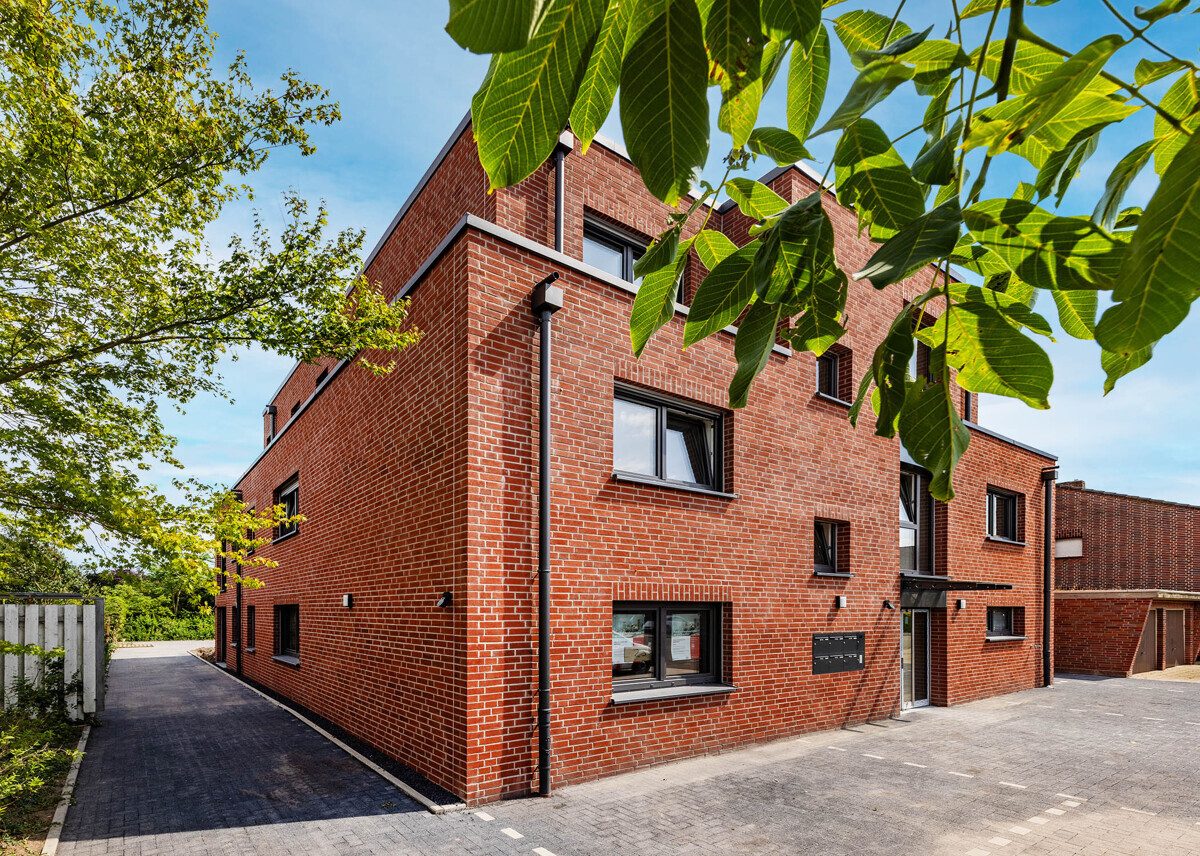 Außenansicht Immobilienangebot - Ahlen - Wohnen & Gewerbe - Etagenwohnung mit sonnigem Balkon im Herzen von Vorhelm!