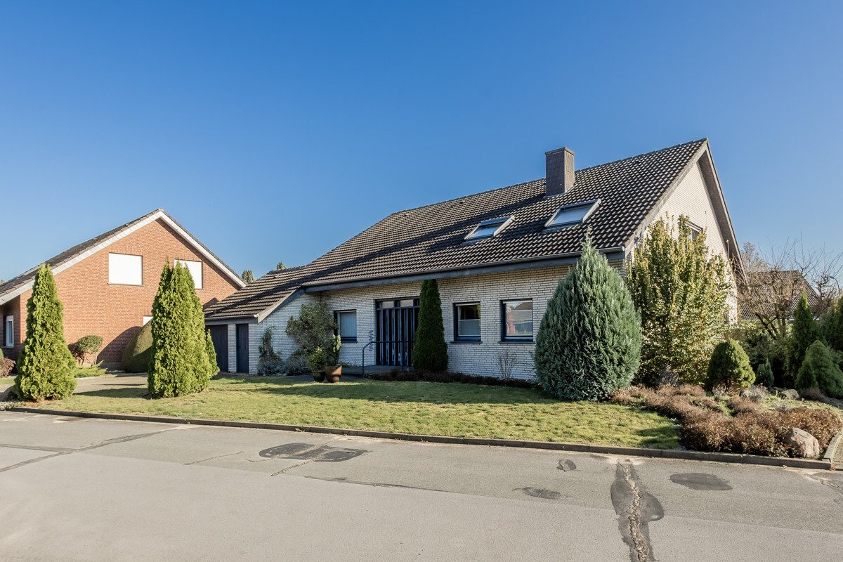 Immobilienangebot - Oelde - Wohnen & Gewerbe - Ein- oder Zweifamilienhaus?! Sie entscheiden!