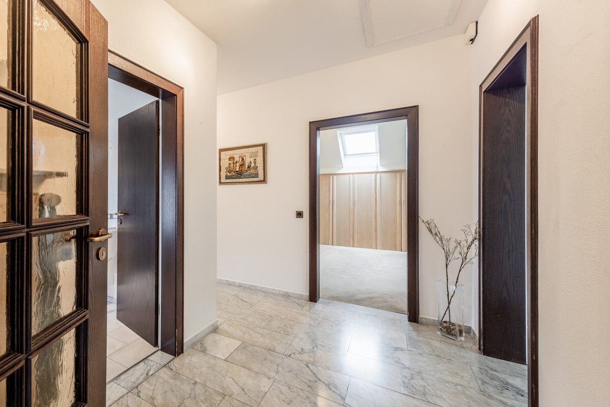 Immobilienangebot - Ennigerloh - Wohnen & Gewerbe - Ein großes Haus mit vielen Möglichkeiten!