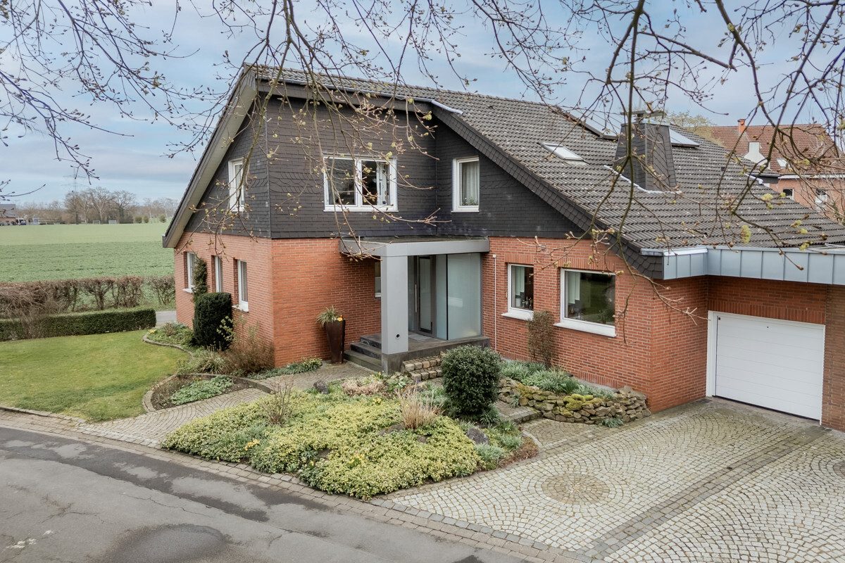 Immobilienangebot - Ennigerloh - Wohnen & Gewerbe - Ein großes Haus mit vielen Möglichkeiten!