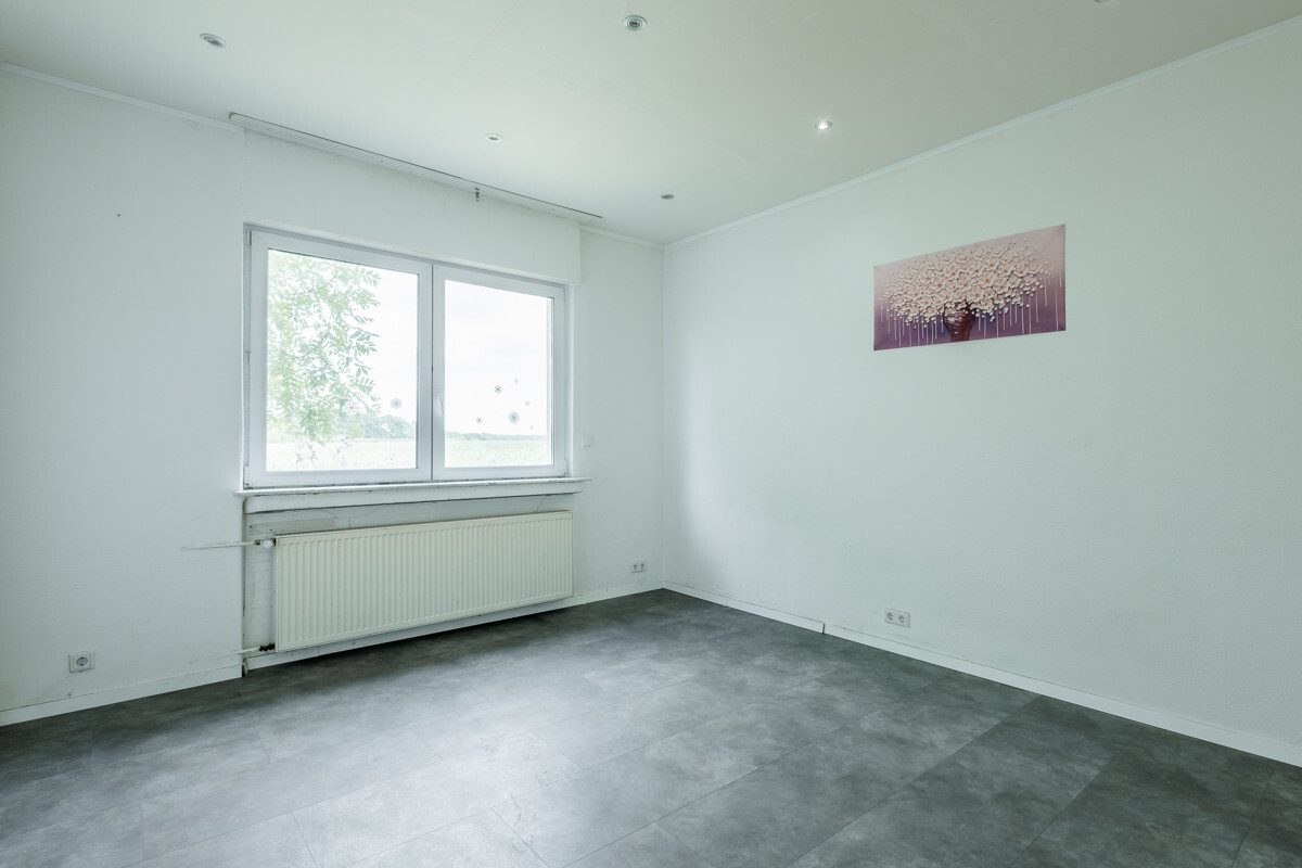 Immobilienangebot - Beckum / Neubeckum - Wohnen & Gewerbe - Doppelhaushälfte im Außenbereich Neubeckums!