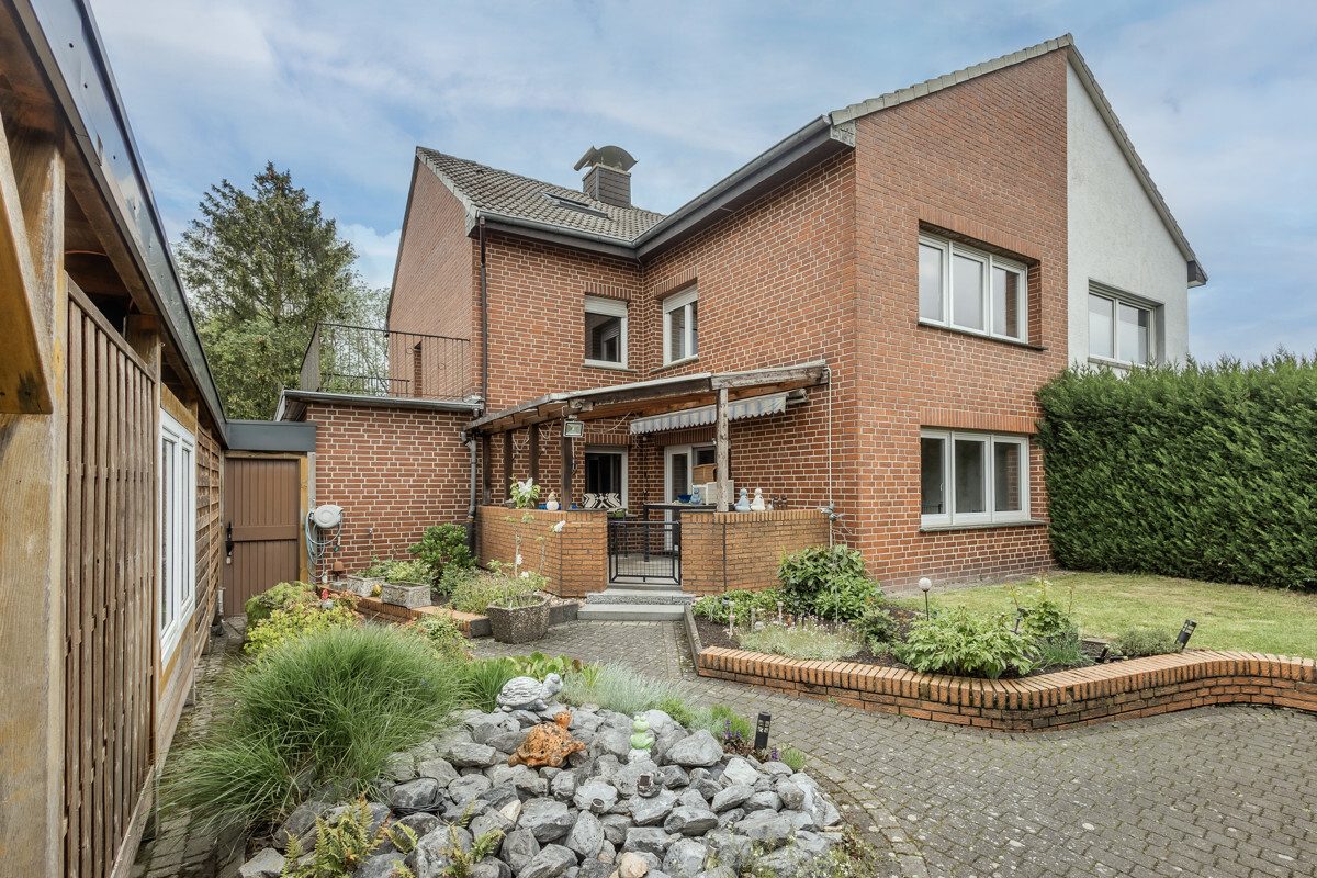 Immobilienangebot - Beckum - Wohnen & Gewerbe - Zweifamilienhaus mit vielseitigen Möglichkeiten!