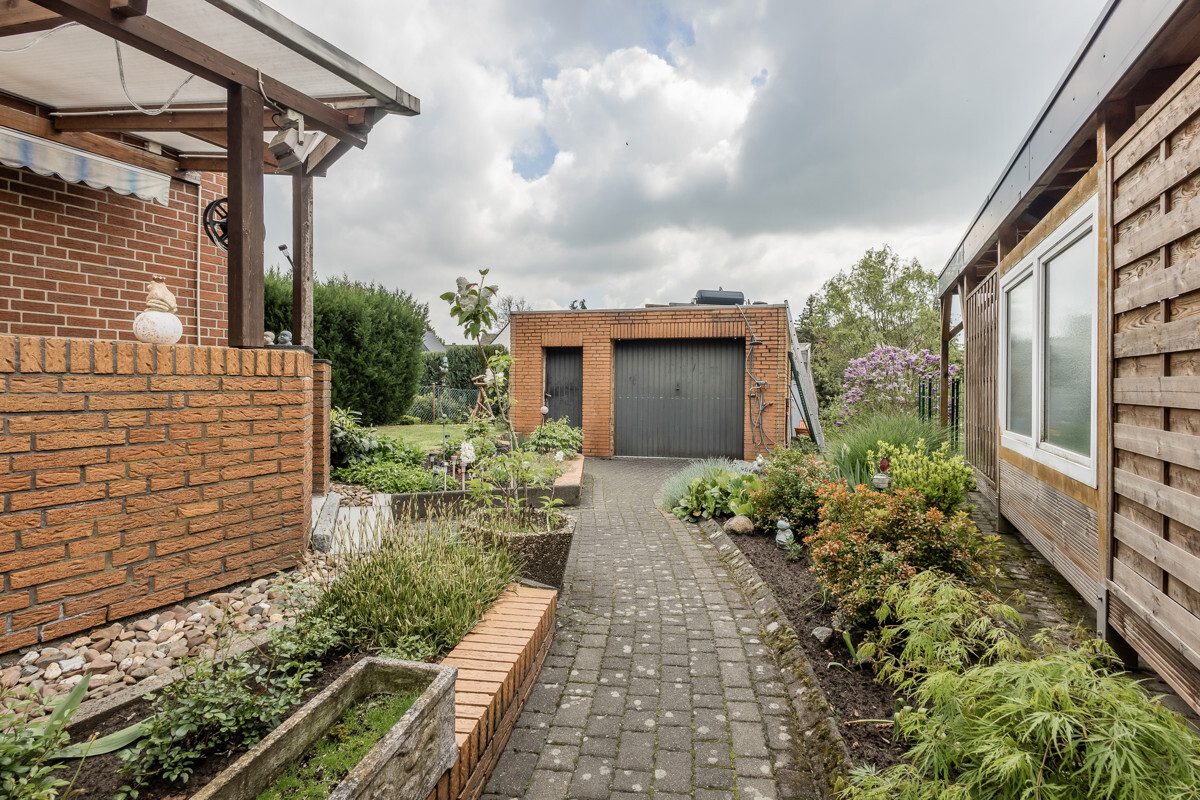 Immobilienangebot - Beckum - Wohnen & Gewerbe - Zweifamilienhaus mit vielseitigen Möglichkeiten!