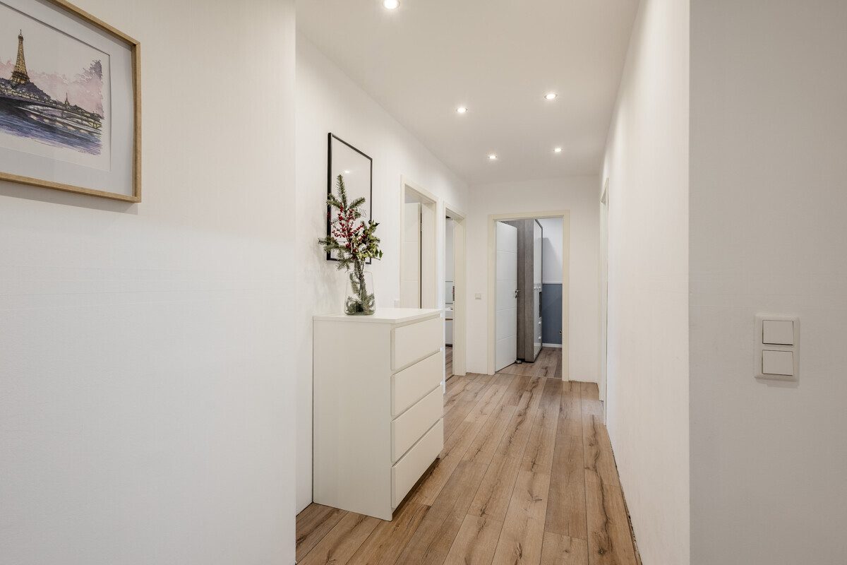 Immobilienangebot - Warendorf - Wohnen & Gewerbe - Renoviert, großzügig, hell - Hochparterrewohnung in Warendorf!