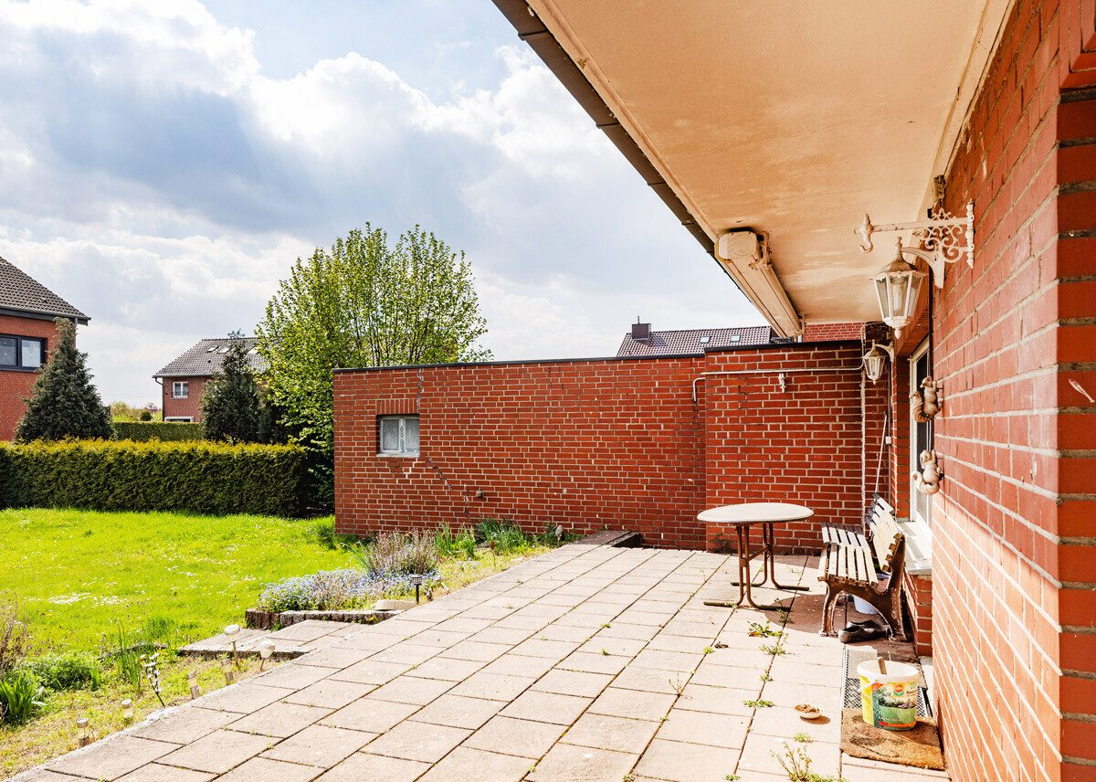 Teilweise überdachte Terrasse Immobilienangebot - Drensteinfurt / Walstedde - Wohnen & Gewerbe - Großes Haus mit viel Potenzial (Erbbaurecht)!