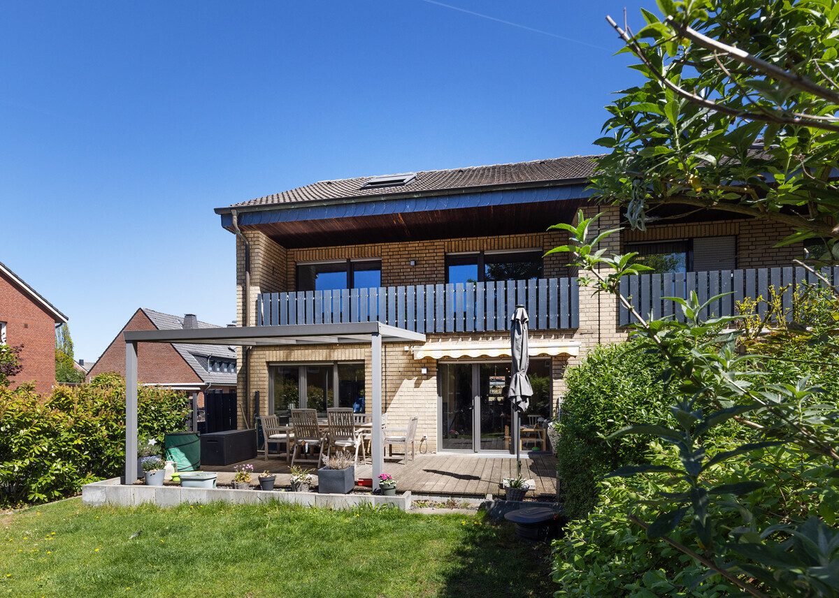 Rückansicht Immobilienangebot - Münster / Amelsbüren - Wohnen & Gewerbe - Doppelhaushälfte mit vielen Extras in Münster-Amelsbüren! (Erbbaurecht)