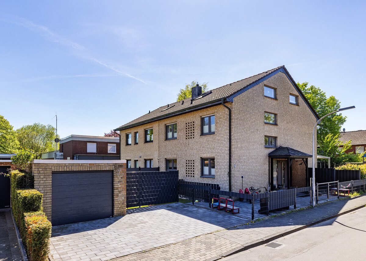 Vorderansicht Immobilienangebot - Münster / Amelsbüren - Wohnen & Gewerbe - Doppelhaushälfte mit vielen Extras in Münster-Amelsbüren! (Erbbaurecht)