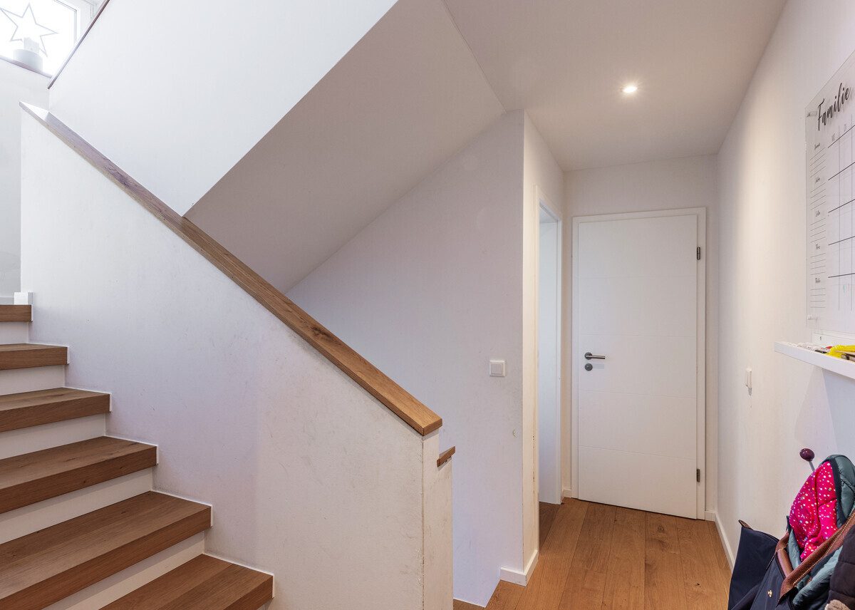 Flur im EG Immobilienangebot - Münster / Amelsbüren - Wohnen & Gewerbe - Doppelhaushälfte mit vielen Extras in Münster-Amelsbüren! (Erbbaurecht)