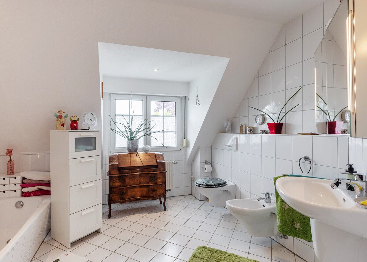 Immobilienangebot - Telgte - Wohnen & Gewerbe - Ideal zum Wohlfühlen - Gepflegte Dachgeschosswohnung in einem 5-Parteienhaus!