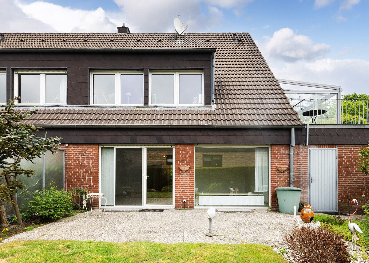 Rückansicht Immobilienangebot - Munster - Wohnen & Gewerbe - Erdgeschosswohnung mit eigenem Garten!
