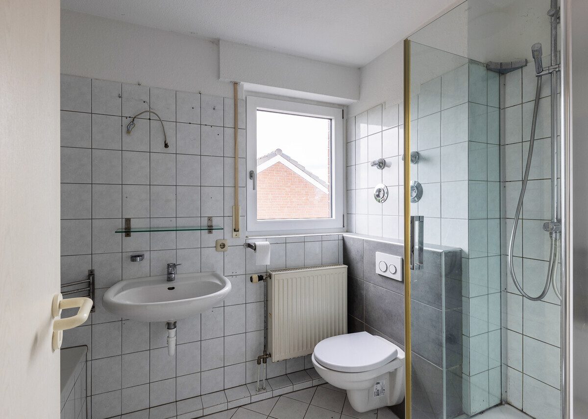 Badezimmer Immobilienangebot - Beckum - Wohnen & Gewerbe - Attraktive Dachgeschosswohnung im beliebten Beckumer Süden!
