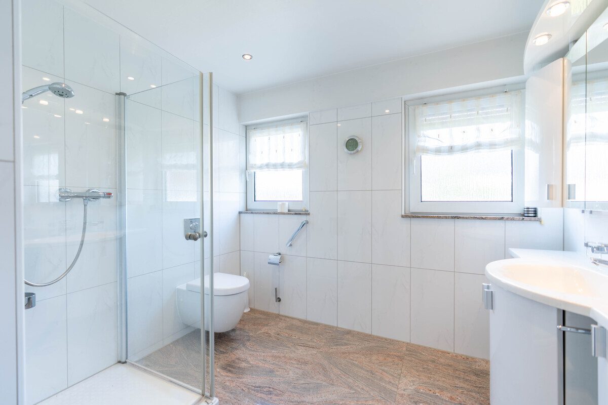 Badezimmer im Obergeschoss Immobilienangebot - Münster - Wohnen & Gewerbe - Familienfreundliches Zuhause auf großem Grundstück!