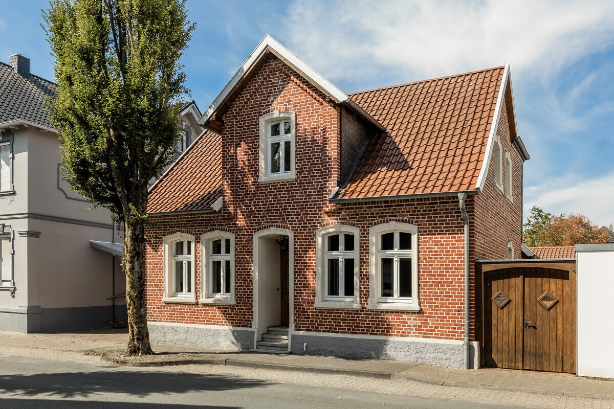 Immobilienangebot - Oelde - Wohnen & Gewerbe - Attraktive Preisreduzierung!
Altbaucharme trotz Kernsanierung!