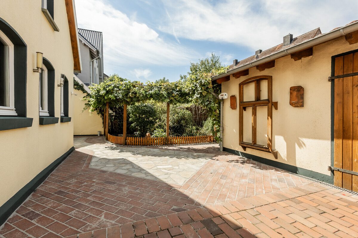 Immobilienangebot - Oelde - Wohnen & Gewerbe - Attraktive Preisreduzierung!
Altbaucharme trotz Kernsanierung!