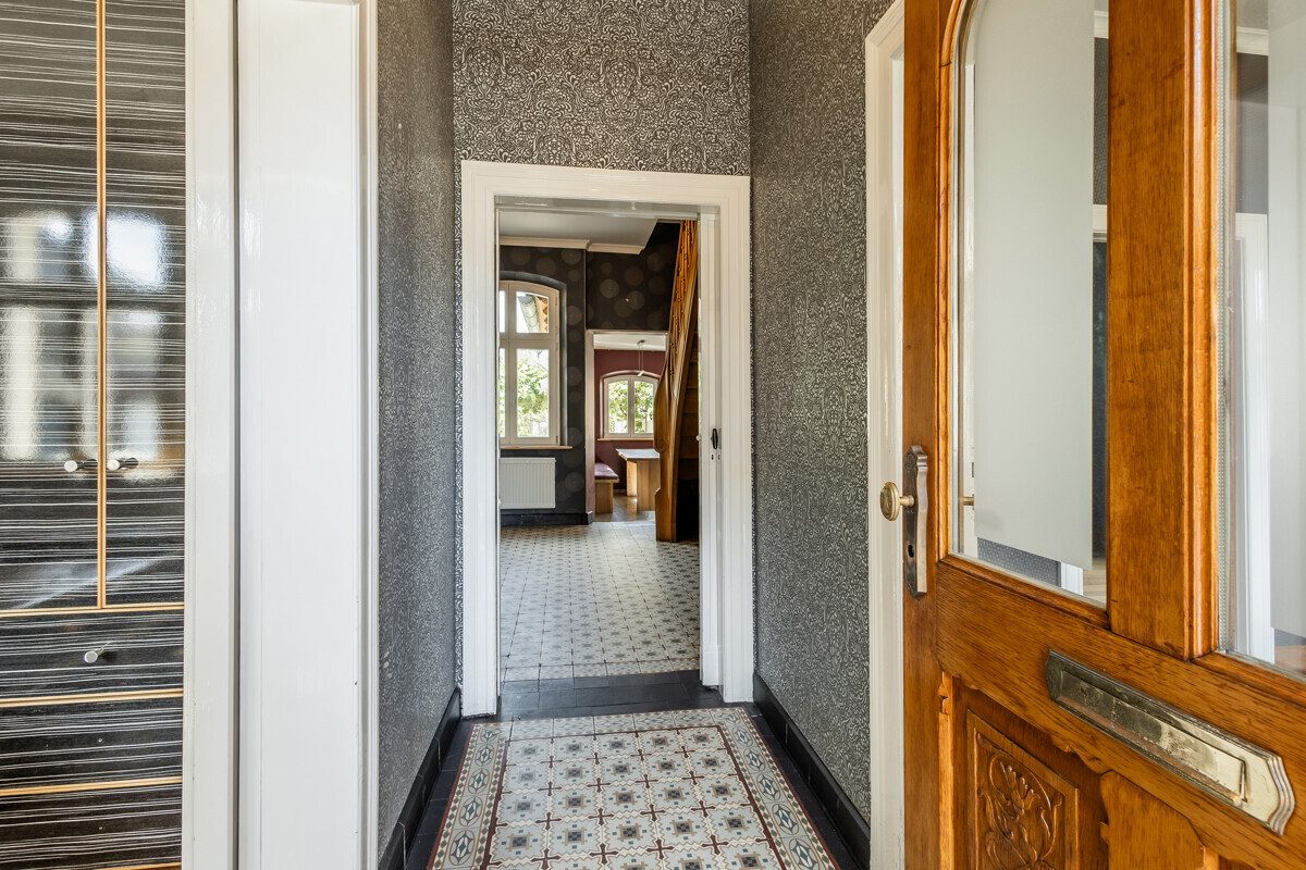 Immobilienangebot - Oelde - Wohnen & Gewerbe - Attraktive Preisreduzierung!
Altbaucharme trotz Kernsanierung!