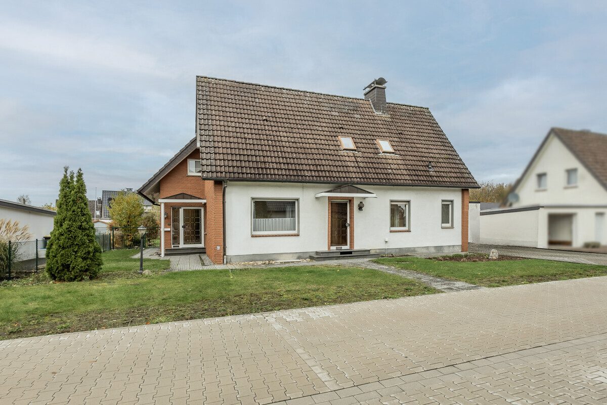 Vorderansicht Immobilienangebot - Oelde - Wohnen & Gewerbe - Ein Haus mit vielen Möglichkeiten!