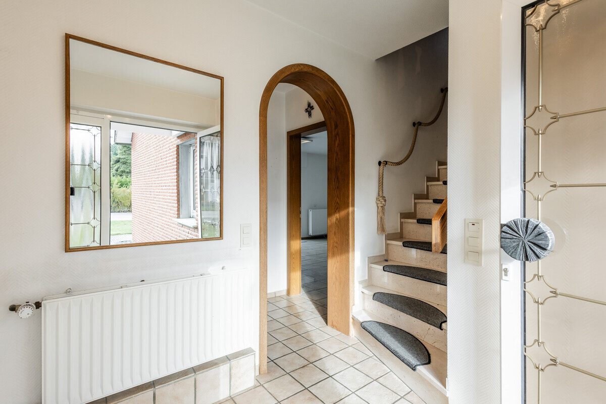 Eingang Hauptwohnung Immobilienangebot - Oelde - Wohnen & Gewerbe - Ein Haus mit vielen Möglichkeiten!