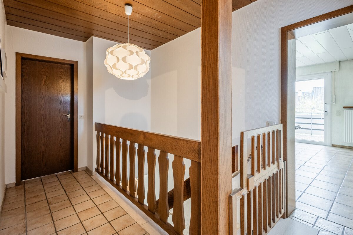 Flur im Dachgeschoss Immobilienangebot - Oelde - Wohnen & Gewerbe - Ein Haus mit vielen Möglichkeiten!