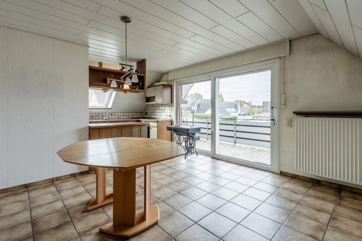 Essbereich im Dachgeschoss Immobilienangebot - Oelde - Wohnen & Gewerbe - Ein Haus mit vielen Möglichkeiten!