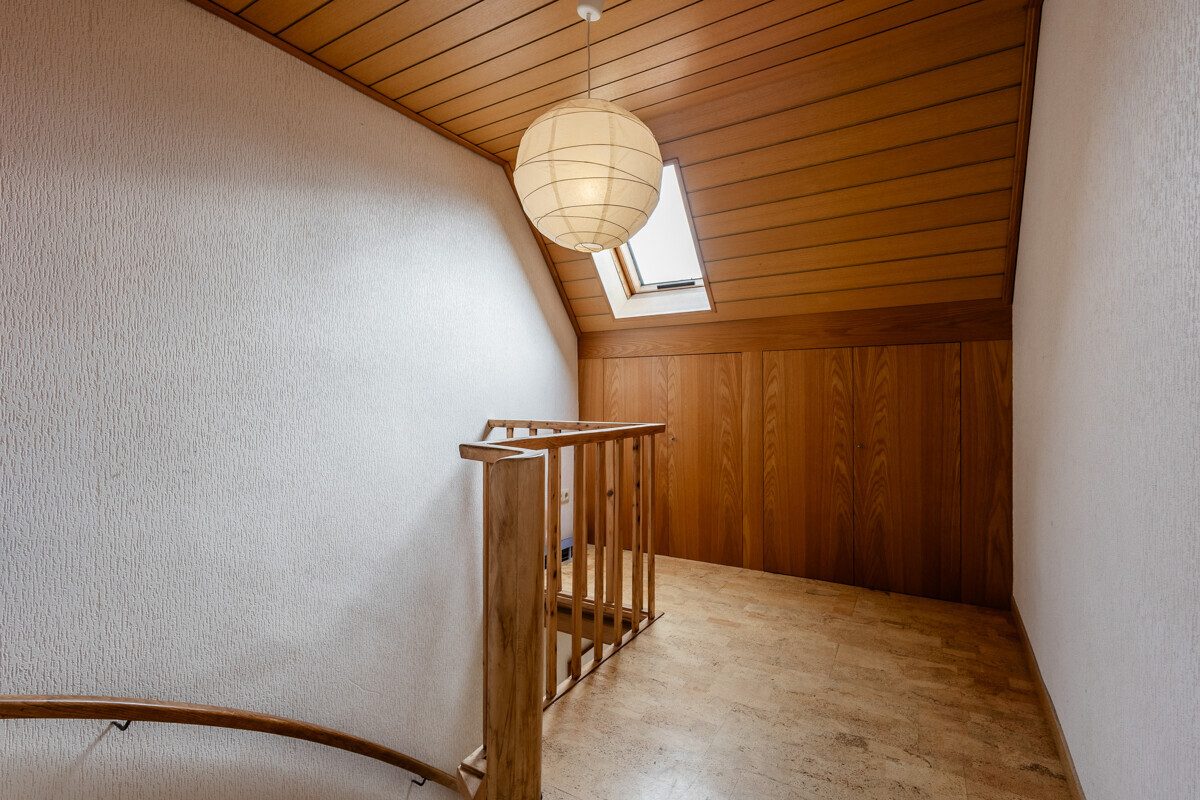 Verbindungstreppenhaus zur Erdgeschosswohnung Immobilienangebot - Oelde - Wohnen & Gewerbe - Ein Haus mit vielen Möglichkeiten!