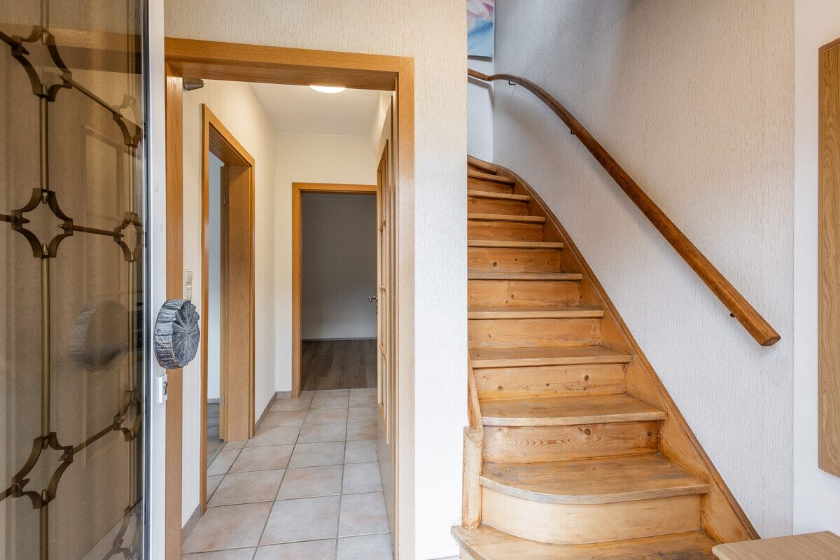 Eingang Erdgeschosswohnung Immobilienangebot - Oelde - Wohnen & Gewerbe - Ein Haus mit vielen Möglichkeiten!