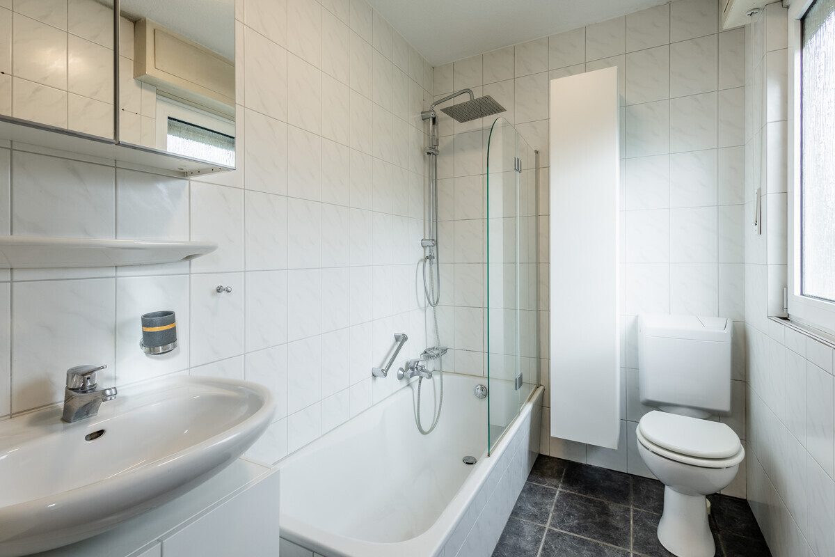 Badezimmer im Erdgeschoss Immobilienangebot - Oelde - Wohnen & Gewerbe - Ein Haus mit vielen Möglichkeiten!