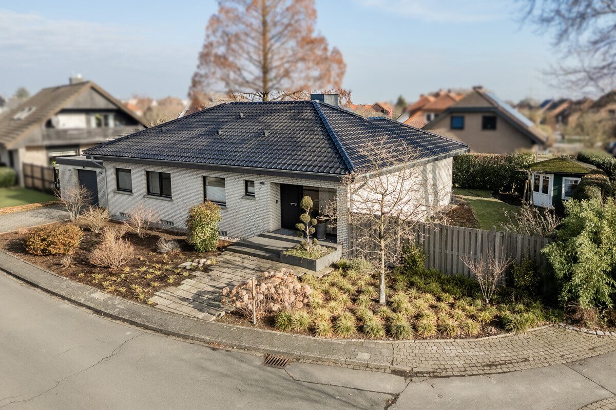 Westansicht Immobilienangebot - Ennigerloh - Wohnen & Gewerbe - Schick und geschmackvoll - hier können Sie ohne Modernisierungsaufwand einziehen!