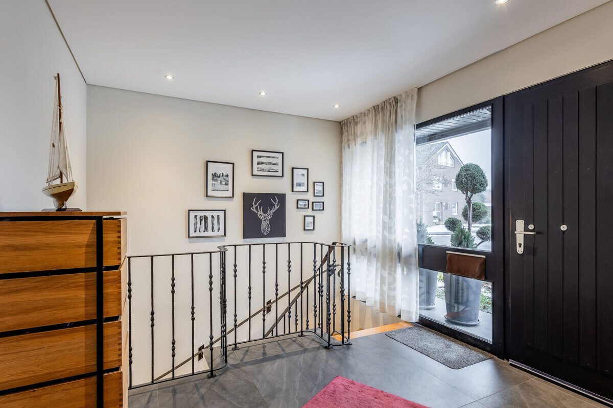 Diele Immobilienangebot - Ennigerloh - Wohnen & Gewerbe - Schick und geschmackvoll - hier können Sie ohne Modernisierungsaufwand einziehen!