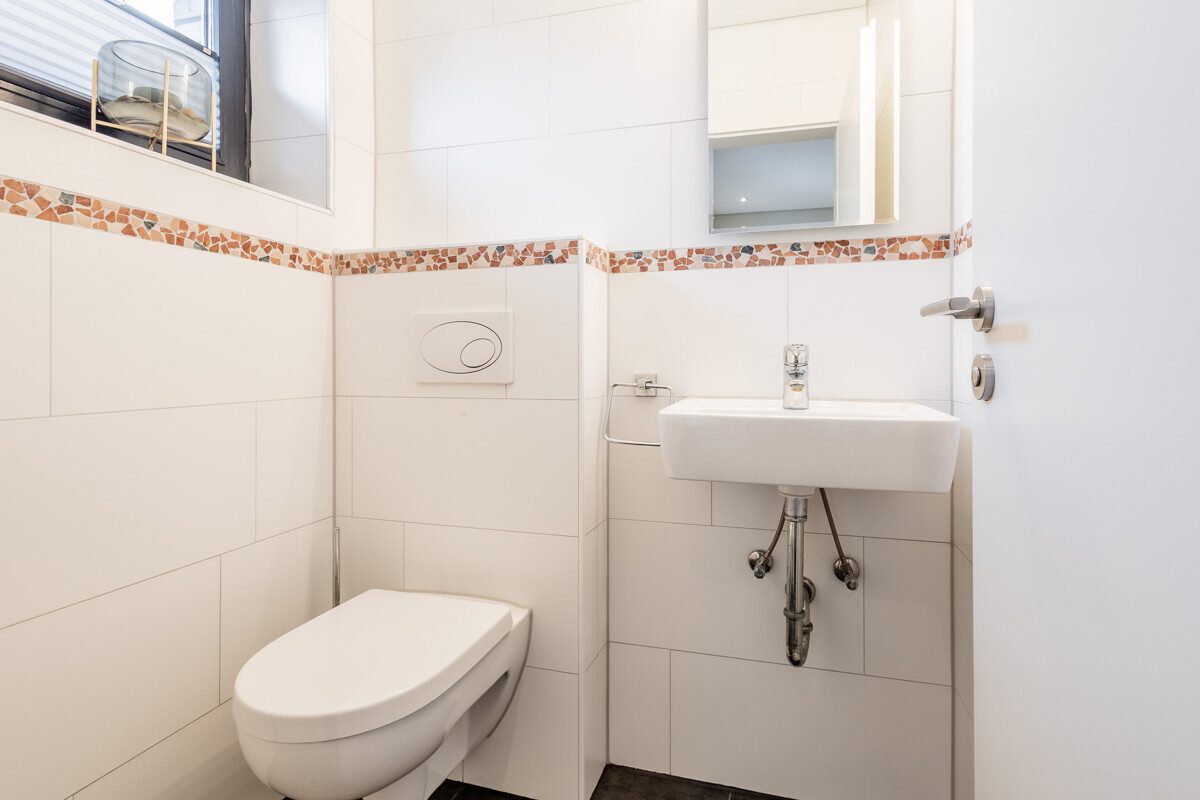 Gäste-WC Immobilienangebot - Ennigerloh - Wohnen & Gewerbe - Schick und geschmackvoll - hier können Sie ohne Modernisierungsaufwand einziehen!