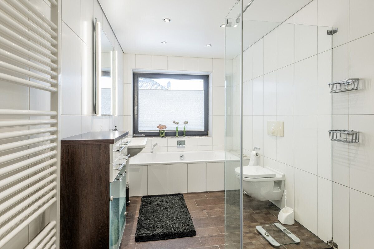 Badezimmer Immobilienangebot - Ennigerloh - Wohnen & Gewerbe - Schick und geschmackvoll - hier können Sie ohne Modernisierungsaufwand einziehen!
