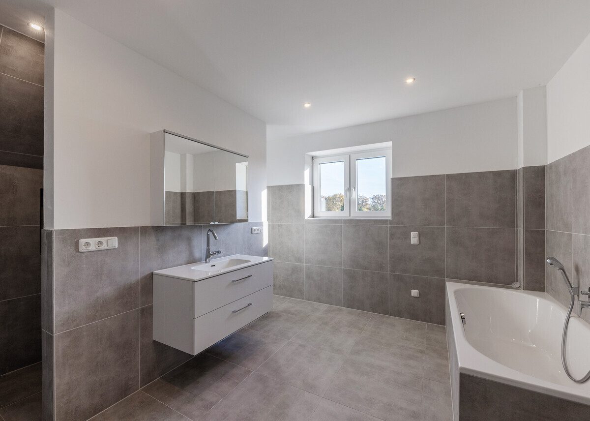 Badezimmer DG Immobilienangebot - Münster - Wohnen & Gewerbe - Doppelhaushälfte mit großem Grundstück!