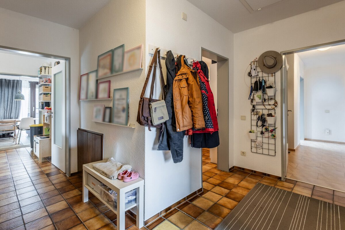 Diele im Dachgeschoss Immobilienangebot - Sendenhorst / Albersloh - Wohnen & Gewerbe - Hier ist Ihr Kapital gut investiert!