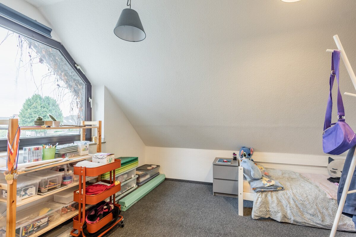 Kinderzimmer 1 im Dachgeschoss Immobilienangebot - Sendenhorst / Albersloh - Wohnen & Gewerbe - Hier ist Ihr Kapital gut investiert!