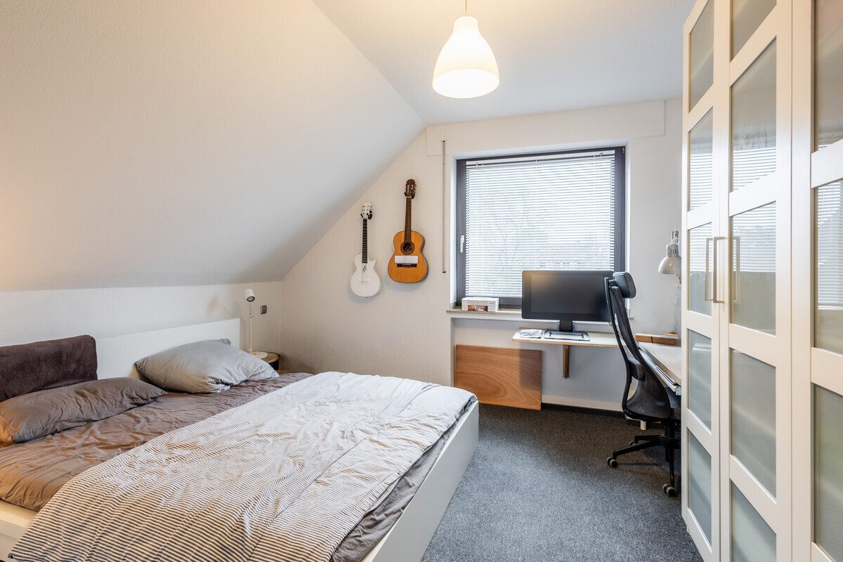 Schlafzimmer im Dachgeschoss Immobilienangebot - Sendenhorst / Albersloh - Wohnen & Gewerbe - Hier ist Ihr Kapital gut investiert!