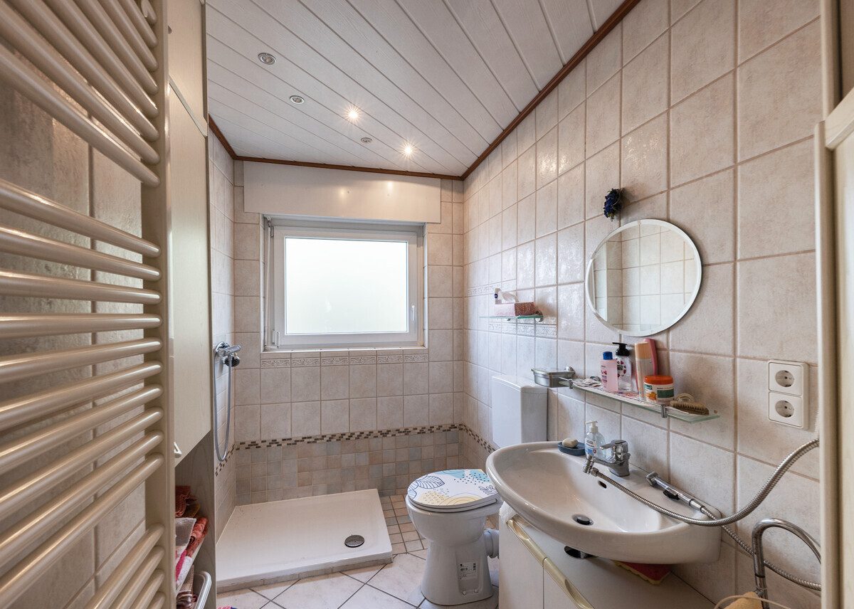 Immobilienangebot - Beckum - Wohnen & Gewerbe - Komfortabel und vielseitig nutzbar - Gemütliche Hochparterrewohnung mit Terrasse!